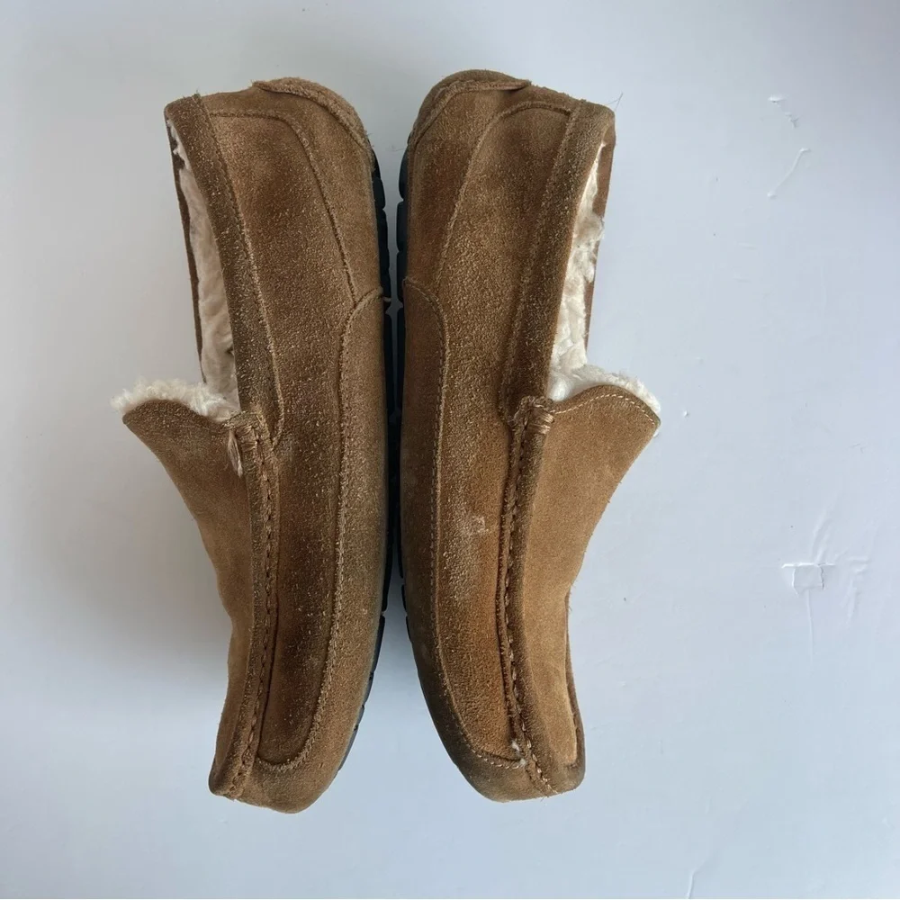 UGG Ascot Slippers size 9.0